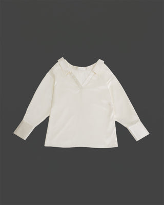 EFFORTLESS V-NECK SHIRT