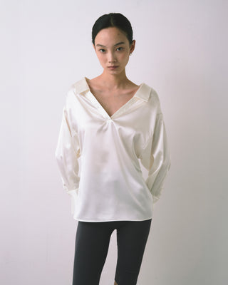 EFFORTLESS V-NECK SHIRT