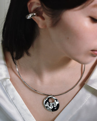 Ripple neck cuff
