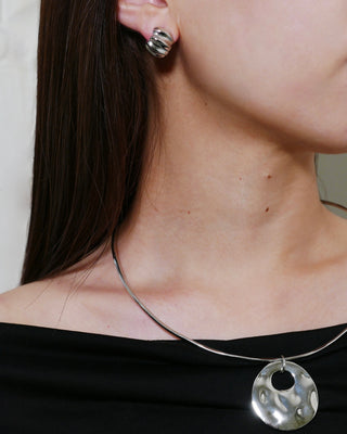 Ripple neck cuff