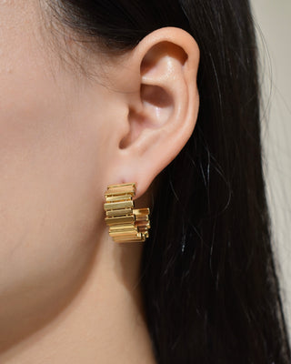 MODERN BOLD HOOP PIERCE