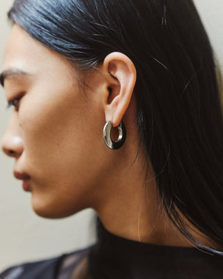 MOLDED OVAL HOOP PIERCE