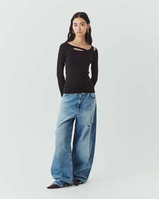 CUT OUT FIT TOPS