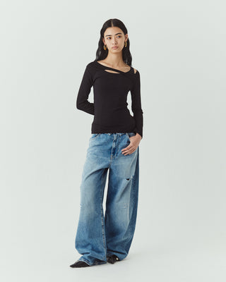 CUT OUT FIT TOPS
