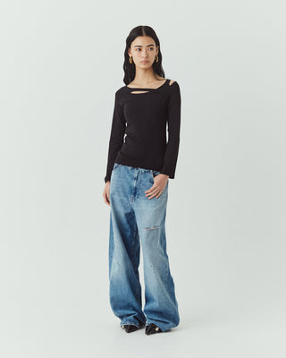 CUT OUT FIT TOPS