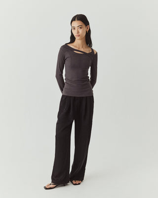 CUT OUT FIT TOPS